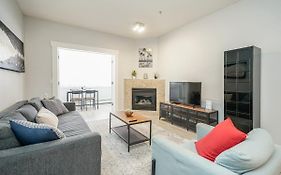 New Cozy 2 Bedrooms Condo W Parking